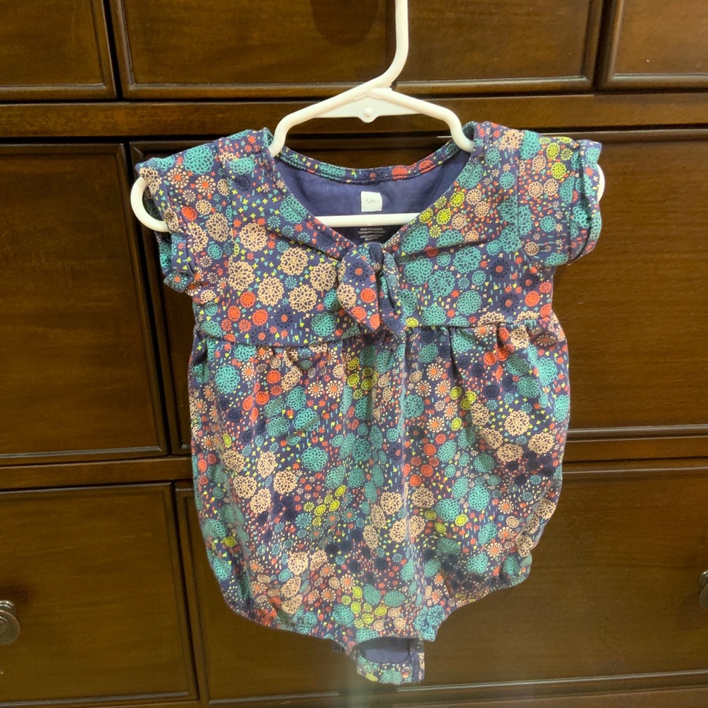 Tea girls size 12-18 months bubble.